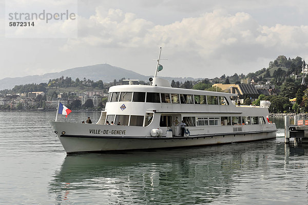 Europa Fähre Genfer See Genfersee Lac Leman Montreux Schweiz Kanton Waadt
