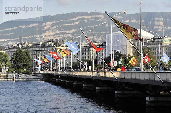 Pont du Mont Blanc  Brücke im Zentrum  Genf  Genfer See  Schweiz  Europa