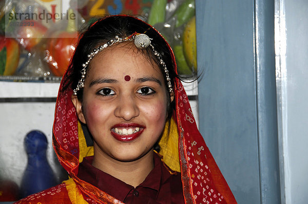 Schülerin  Portrait  Bhabha Public School  Jaipur  Rajasthan  Nordindien  Asien