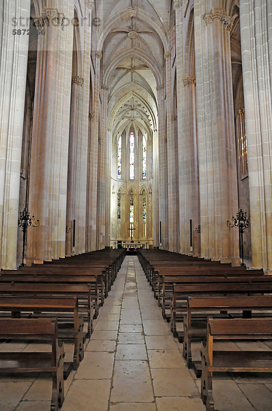 Innenraum der gothischen Basilika im Dominikaner-Kloster Mosteiro de Santa Maria da Vitoria  UNESCO-Welterbe  Batalha  Portugal  Europa