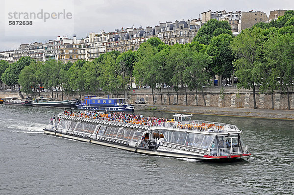 Ausflugsschiff  Schiffsrundfahrt  Stadtbesichtigung auf der Seine  Paris  Frankreich  Europa