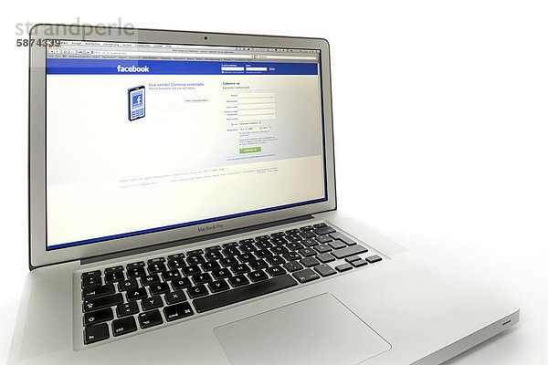 Portugiesisches FACEBOOK  soziales Netzwerk  Website auf Apple MacBook Pro