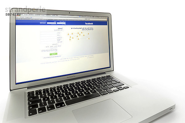 Arabisches FACEBOOK  soziales Netzwerk  Website auf Apple MacBook Pro