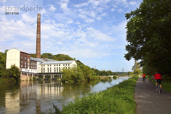 Historisches Wasserkraftwerk Horster Mühle  1971 still gelegt und 1989  nach privater Renovierung  wieder in Betrieb genommen  liefert heute Strom aus Wasserkraft für 2500 Haushalte  Essen  Nordrhein-Westfalen  Deutschland  Europa