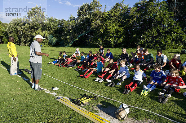 Südliches Afrika Südafrika geben Führung Anleitung führen führt führend Training Spiel jung Afrika Kapstadt Football