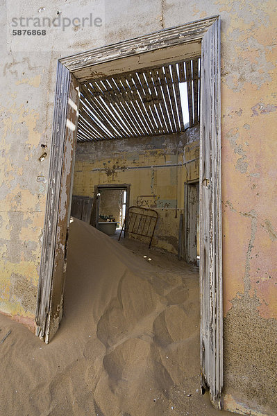 Wohnhaus Tür Wüste Sand Vernichtung Namibia Afrika Kolmanskop