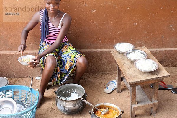 Afrikanische Mahlzeit  Lome  Togo  Westafrika  Afrika