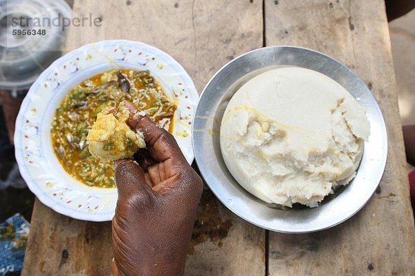 Afrikanische Mahlzeit  Lome  Togo  Westafrika  Afrika