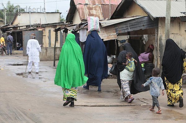 Muslimische Frauen in der Straße  Lome  Togo  Westafrika  Afrika