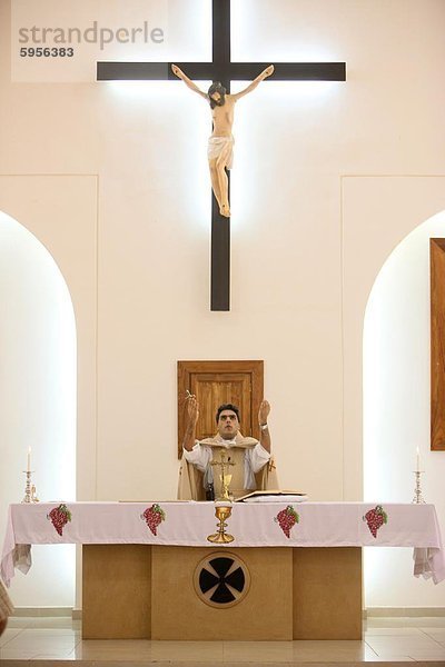 Sonntagsmesse in maronitischen Kirche  Lome  Togo  Westafrika  Afrika