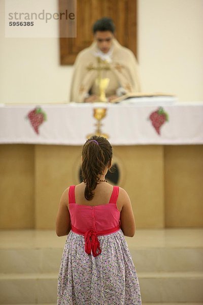 Sonntagsmesse in maronitischen Kirche  Lome  Togo  Westafrika  Afrika