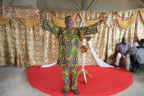 Evangelische Prediger in Kirche  Lome  Togo  Westafrika  Afrika