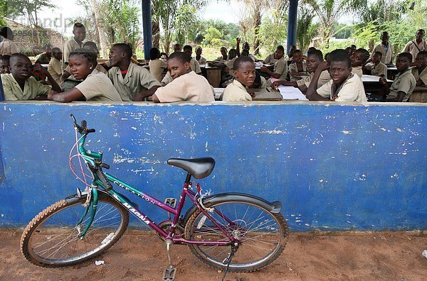 Sekundarschule in Afrika  Hevie  Benin  Westafrika  Afrika