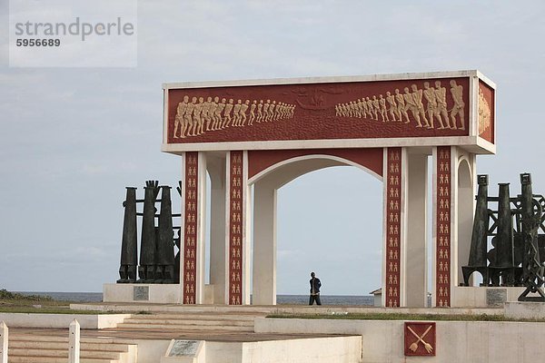 Point Of No Return Denkmal auf der Route des Esclaves  Ouidah  Benin  Westafrika  Afrika