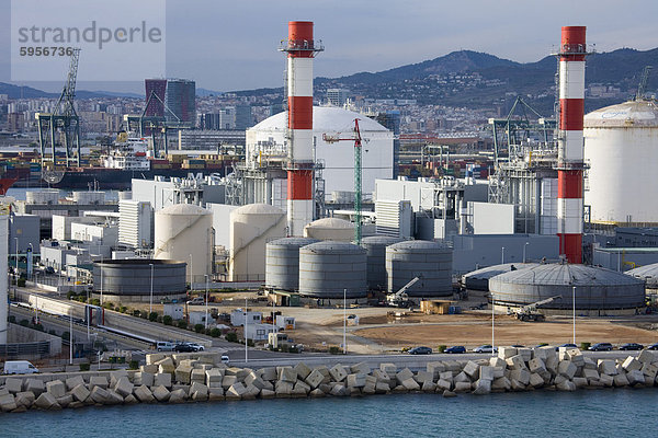 Gas-Lagertanks im Hafen von Barcelona  Katalonien  Spanien  Europa