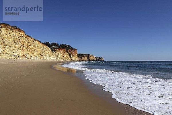 nahe leer Europa Strand waschen Küste Atlantischer Ozean Atlantik typisch Algarve Lagos Portugal Wasserwelle Welle