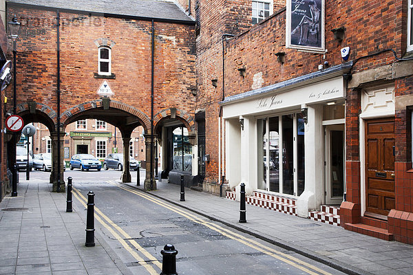 Torbogen zur Front Street  Tynemouth  North Tyneside  Tyne und Wear  England  Vereinigtes Königreich  Europa