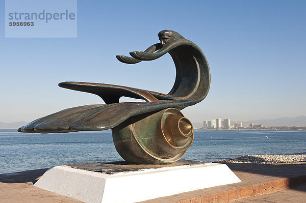 Natur als Mutter Skulptur auf dem Malecon  Puerto Vallarta  Jalisco  Mexiko  Nordamerika