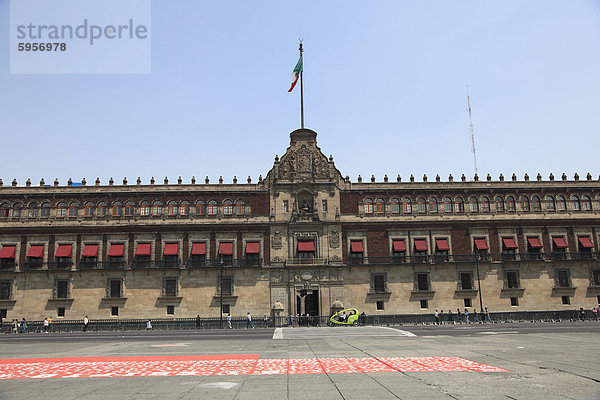 National Palace (Palacio Nacional)  Zocalo  Plaza De La Constitucion  Mexico City  Mexiko  Nordamerika