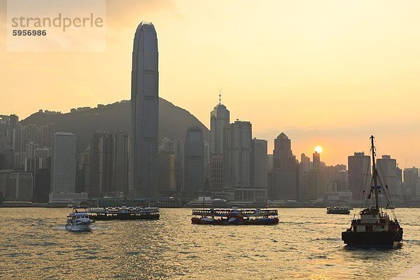 Sterne-Fähre überqueren Victoria Harbour auf Hong Kong Island  Hongkong  China  Asien