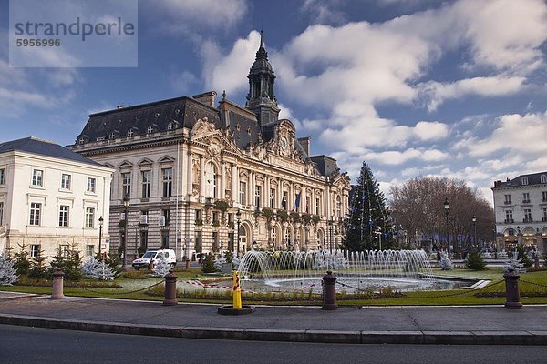 Hotel de Ville (Rathaus) und Place Jean Jaures  Tours  Indre et Loire  Frankreich  Europa