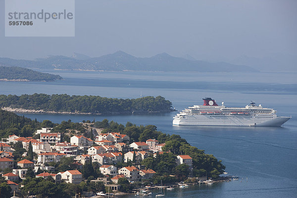 Kreuzfahrtschiffe Ankern im Hafen Gruz  Dalmatien  Kroatien  Europa