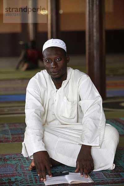 Muslim in einem Lome Moschee  Lome  Togo  Westafrika  Afrika