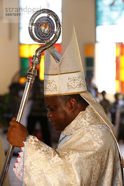 Bischof Denis Komivi Amuzu-Dzakpah  katholische Messe in Lome  Togo  Westafrika  Afrika