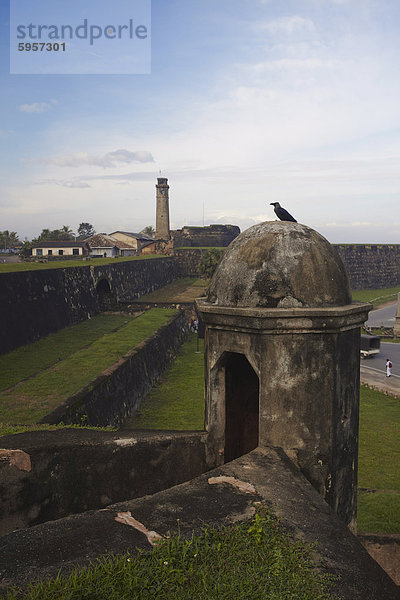 Ansicht der Wände der Galle Fort mit Glockenturm im Hintergrund  UNESCO-Weltkulturerbe  Galle  Sri Lanka  Asien