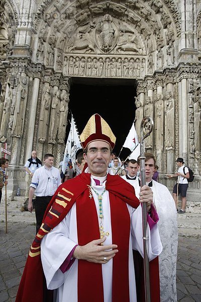 Bischof Michel Pansard  traditionalistischen katholischen Wallfahrtsort  Mass in Chartres  Kathedrale von Chartres Eure-et-Loir  Frankreich  Europa
