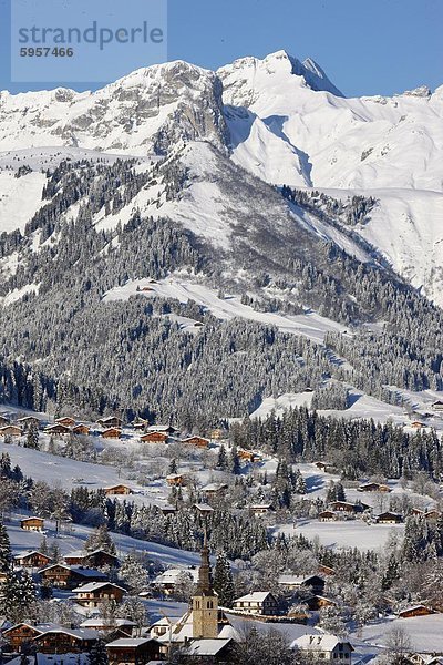 Combloux Dorf im Winter  Haute Savoie  Frankreich  Europa