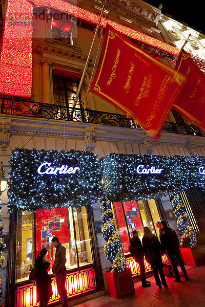 Weihnachtsbeleuchtung und Dekorationen außerhalb Cartier Store  Fifth Avenue  Manhattan  New York City  New York  Vereinigte Staaten  Nordamerika