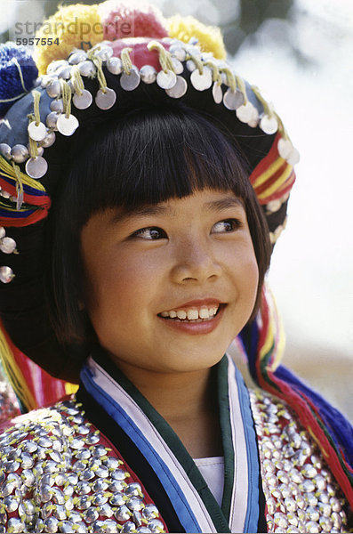 Thai Mädchen in Hill Tribe Kostüm  Chiang Rai  Thailand  Südostasien  Asien