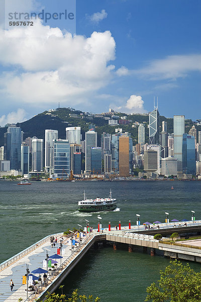 Skyline von Central  Hong Kong Island  Victoria Harbour  Hong Kong  China  Asien