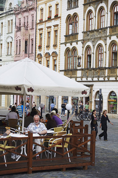 Café im freien im oberen Quadrat (Horni Namesti)  Olomouc  Moravia  Tschechien  Europa