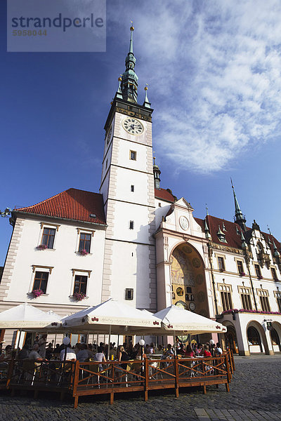 Café im Freien vor Rathaus in obere Quadrat (Horni Namesti)  Olomouc  Moravia  Tschechien  Europa