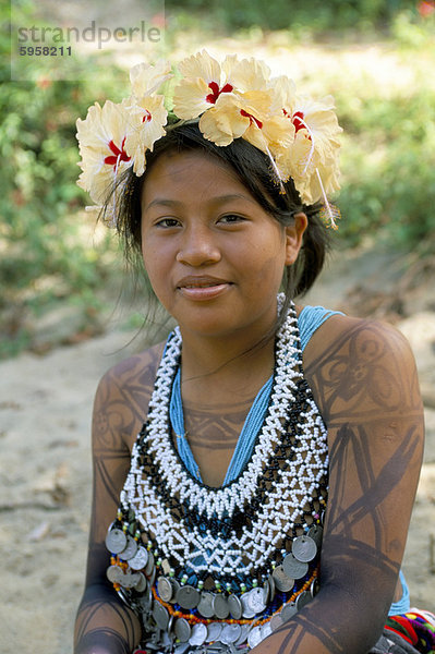 Junge Embera Indianer  Soberania Nationalpark  Panama  Mittelamerika