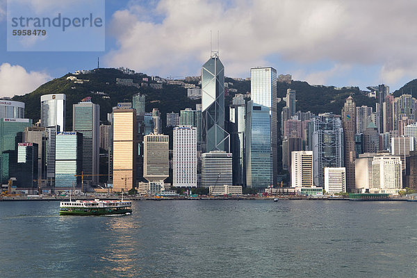 Skyline von Central  Hong Kong Island  Victoria Harbour  Hong Kong  China  Asien