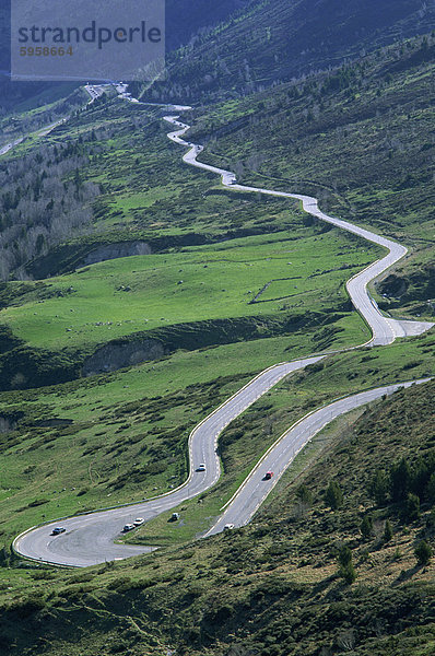 Gravity Pleasure Switch Back Road  Port d ' Envalira  Andorra  Pyrenäen  Europa