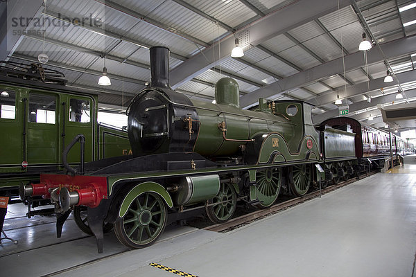 Schnelles Passagier Motor Nr. 563  erbaut 1893  bei der Fortbewegung  das nationale Eisenbahnmuseum in Shildon  County Durham  England  Vereinigtes Königreich  Europa