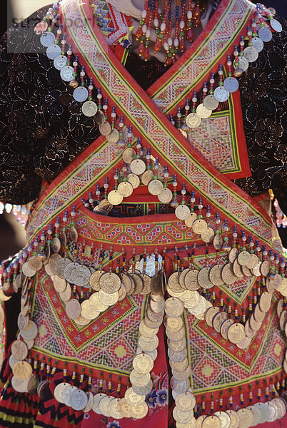 Textilien und Dekorationen von White Hmong-Stamm  Nord-Thailand  Südostasien  Asien