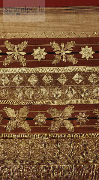 Detail der zeremoniellen Kleidung gewebt mit gold und metallische Thread aus der Collection Regent der Süd-Sumatra  Indonesien  Südostasien  Asien