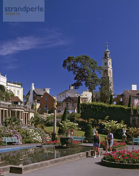 Portmeirion Dorf  erstellt von Sir Clough Williams-Ellis zwischen 1925 und 1972  Porthmadog  Gwynedd  Nordwales  Vereinigtes Königreich  Europa