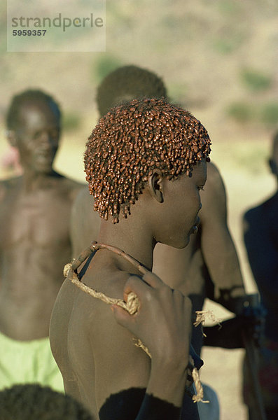 Nuba-Mädchen mit Ocker im Haar  in der Nähe von Garunda Dorf  Sudan  Afrika