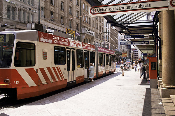 Straßenbahn-Haltestelle  Genf  Schweiz  Europa