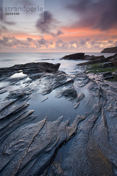 Sonnenuntergang am Trebarwith Saite an der North Cornwall Küste  Cornwall  England  Vereinigtes Königreich  Europa