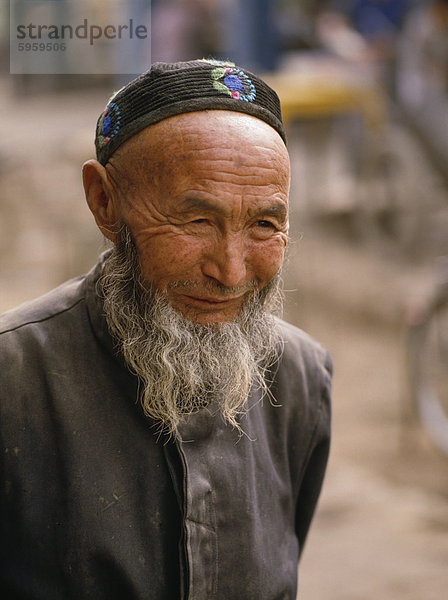 Mann in Turfan Markt  Turfan  Xinjiang-Provinz  China  Asien