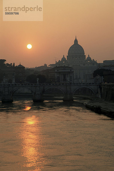 Fluss Tiber und dem Vatikan  Rom  Latium  Italien  Europa