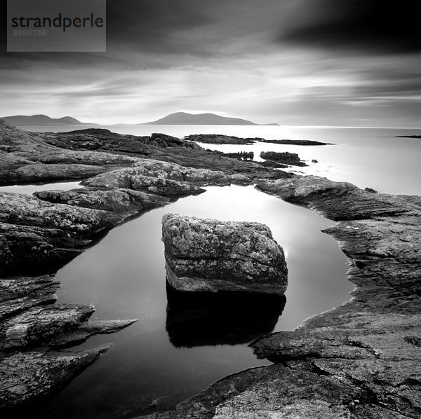 Unberechenbar Priel auf Isle of Taransay  Blick in Richtung Toe Head South Harris  Äußere Hebriden  Schottland  Vereinigtes Königreich  Europa