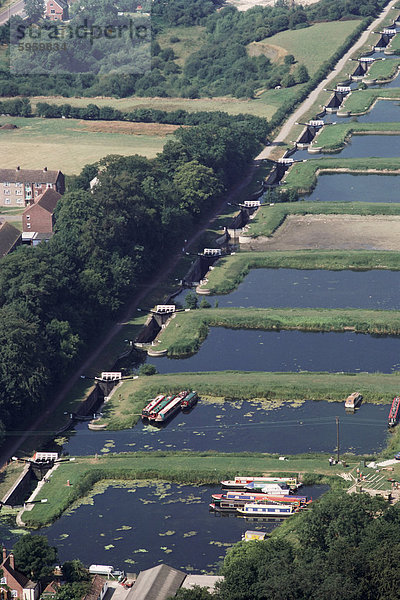 Caen Flug von Sperren auf der Kennet- und -Avon-Kanal bei Devizes  Wiltshire  England  Vereinigtes Königreich  Europa